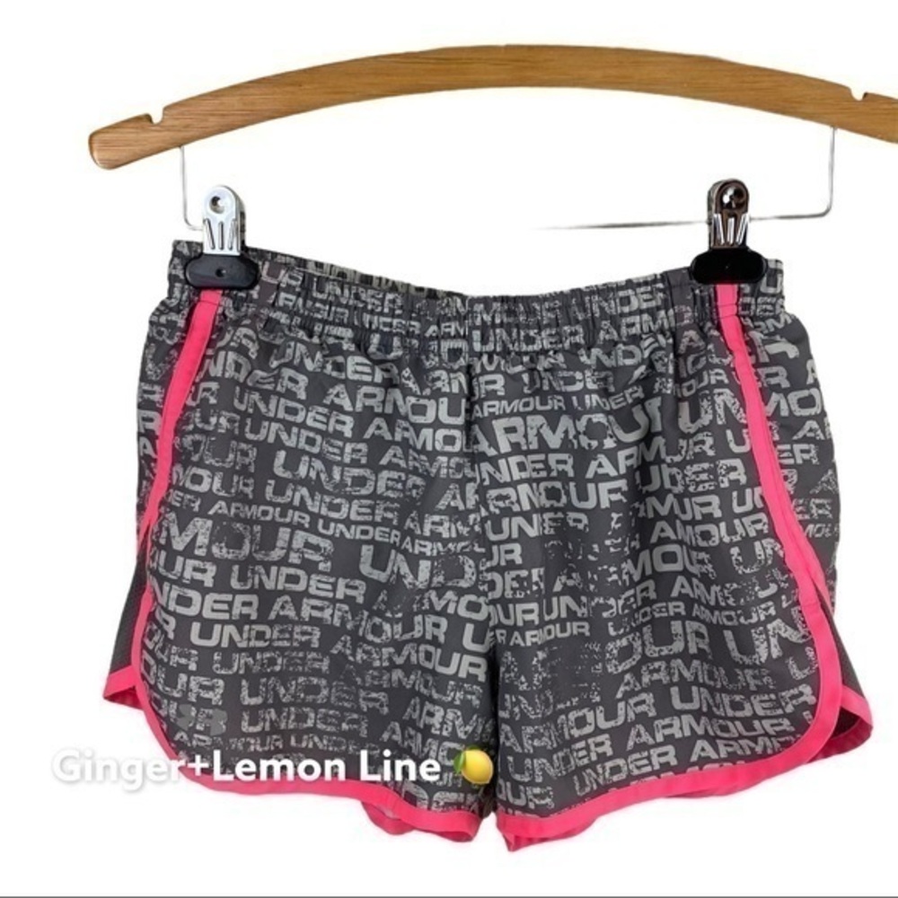 UnderArmour Women’s Black Pink Graphic Active Short Small EUC
